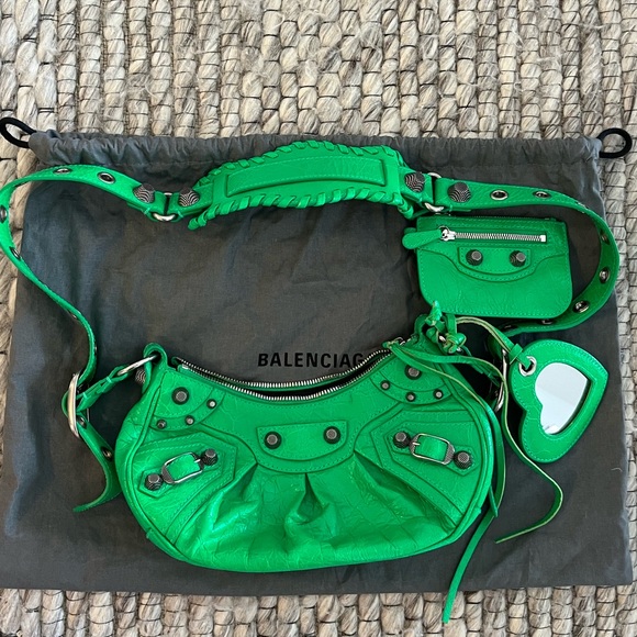 WOMEN'S LE CAGOLE XS SHOULDER BAG IN GREEN
*AUTHENTIC* has receipt & dustbag - Picture 14 of 14